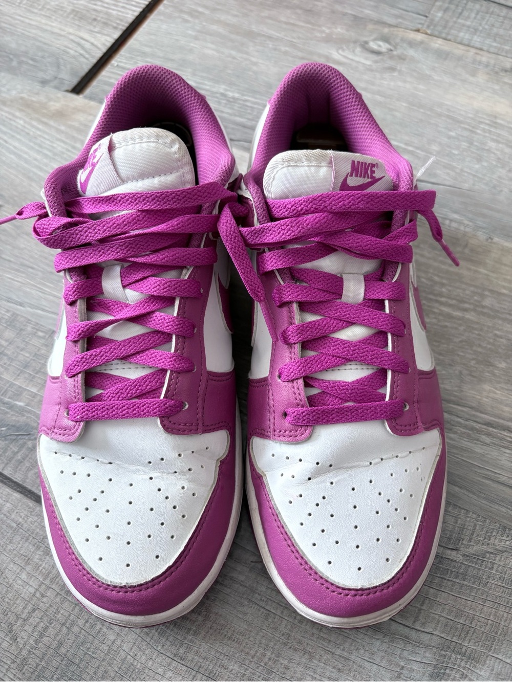 Nike Low-Top Sneaker in White and hot fish is size 10 with box